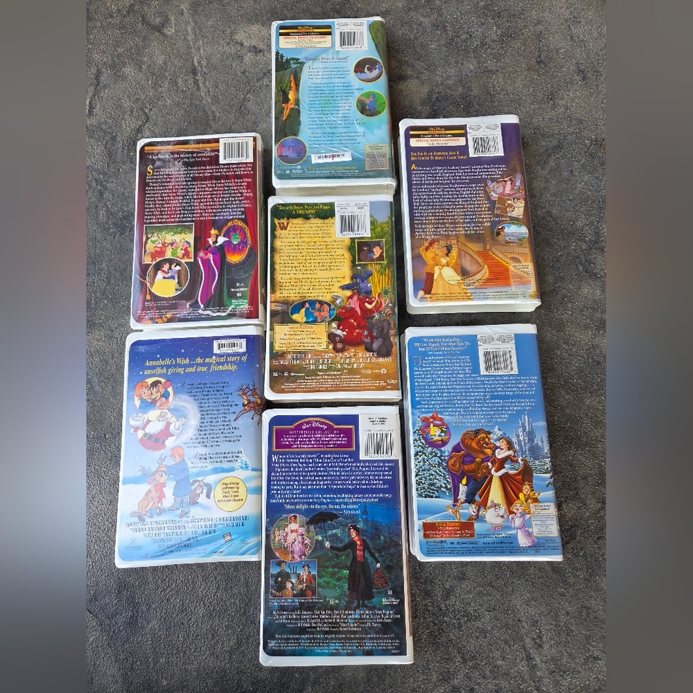 Disney VHS Movie Collection- 6 Disney Classics + 1 Hallmark Christmas Animation - Picture 2 of 10